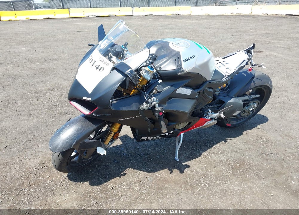 2023 DUCATI PANIGALE V4S VIN: ZDMDAGWW5PB003952