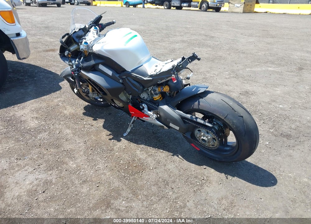 2023 DUCATI PANIGALE V4S VIN: ZDMDAGWW5PB003952