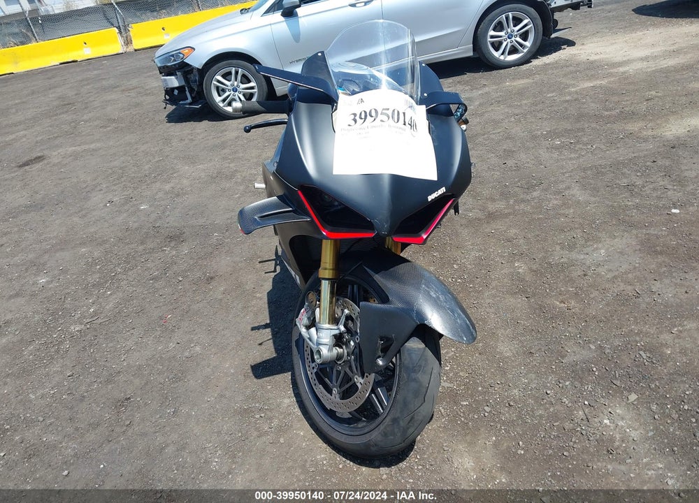 2023 DUCATI PANIGALE V4S VIN: ZDMDAGWW5PB003952