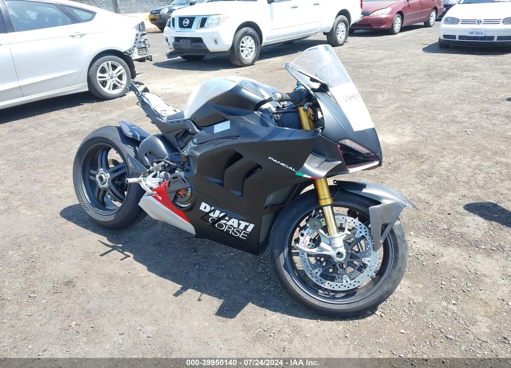 2023 DUCATI PANIGALE V4S VIN: ZDMDAGWW5PB003952