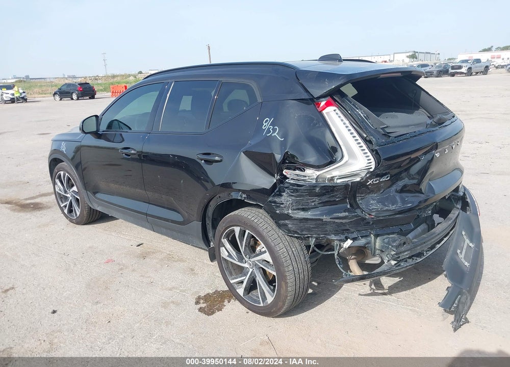 2021 VOLVO XC40 T5 R-DESIGN VIN: YV4162UM7M2567180
