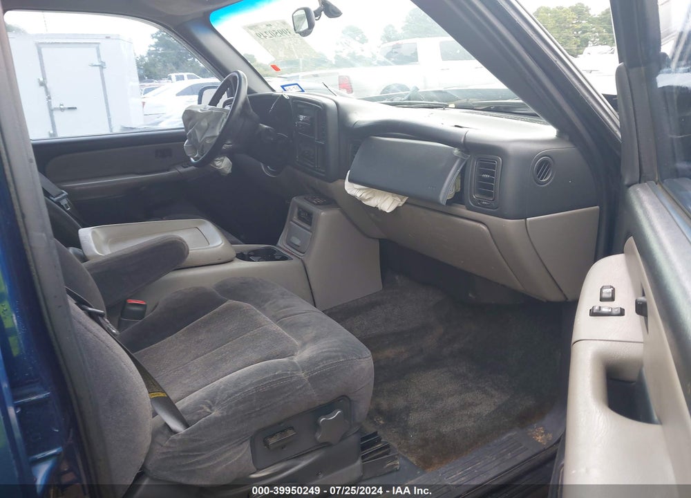 2000 CHEVROLET TAHOE ALL NEW LS VIN: 1GNEC13TXYJ177953