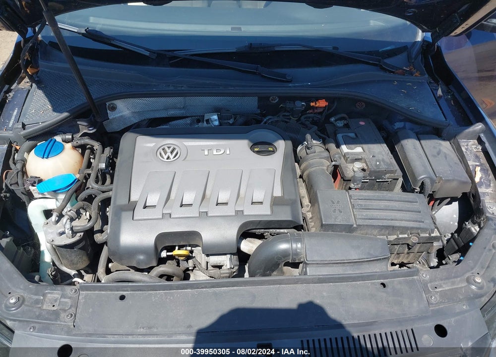 2014 VOLKSWAGEN PASSAT 2.0L TDI SE VIN: 1VWBN7A39EC056825