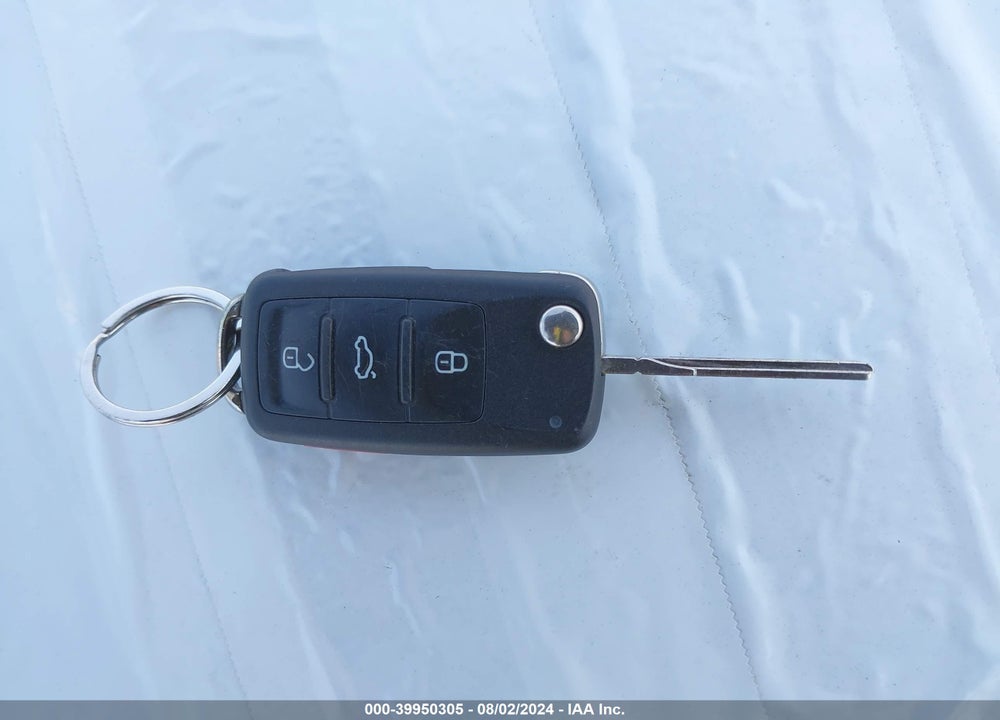 2014 VOLKSWAGEN PASSAT 2.0L TDI SE VIN: 1VWBN7A39EC056825