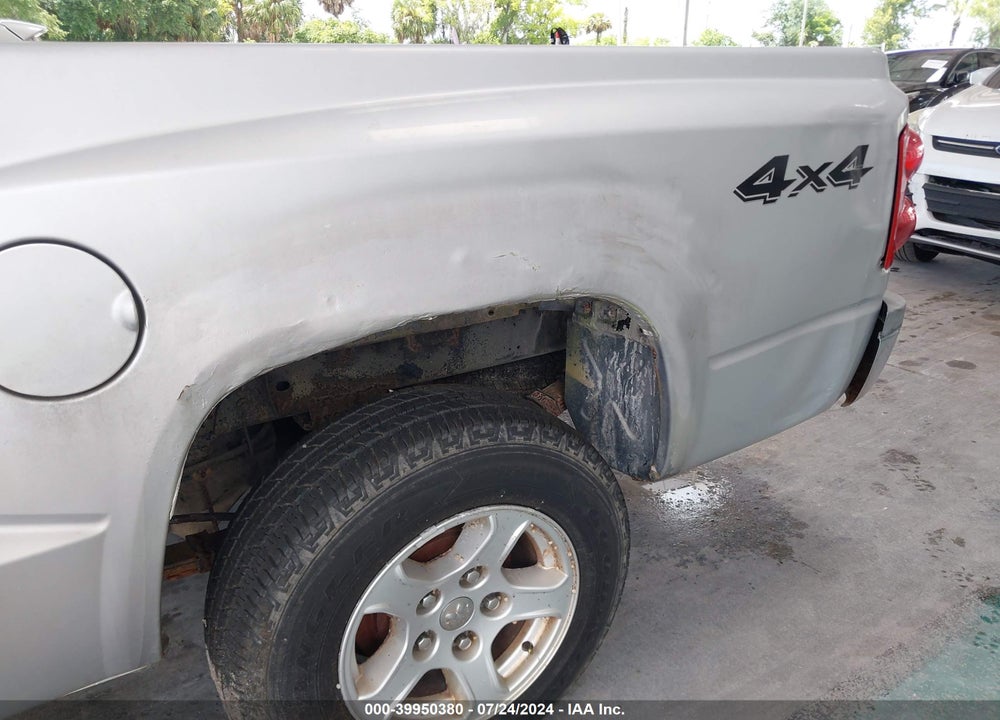 2005 DODGE DAKOTA SLT VIN: 1D7HW48KX5S169023