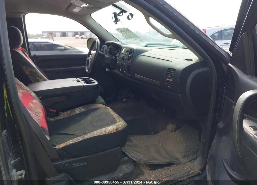2011 CHEVROLET SILVERADO 1500 LT VIN: 1GCRKSE32BZ459819