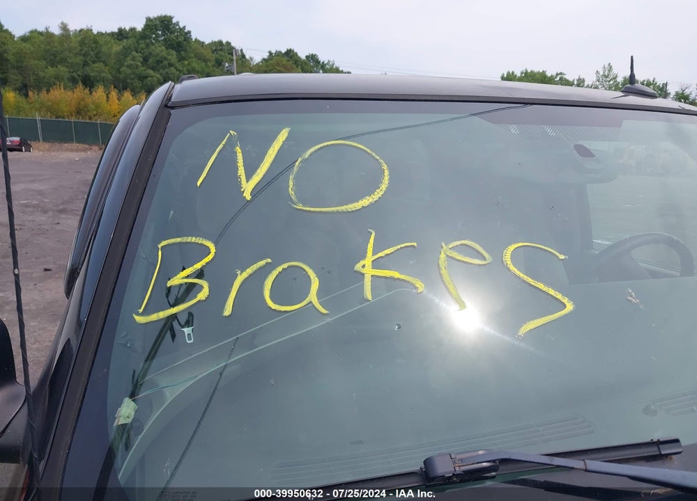 2005 CHEVROLET TAHOE LS VIN: 1GNEK13T05R196401