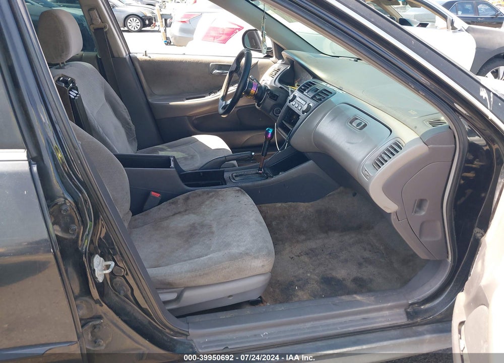 2002 HONDA ACCORD 2.3 LX VIN: 3HGCG66582G706812