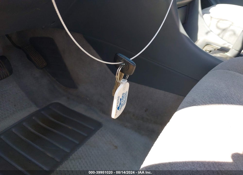 2001 TOYOTA CAMRY CE VIN: 4T1BG22K51U770912