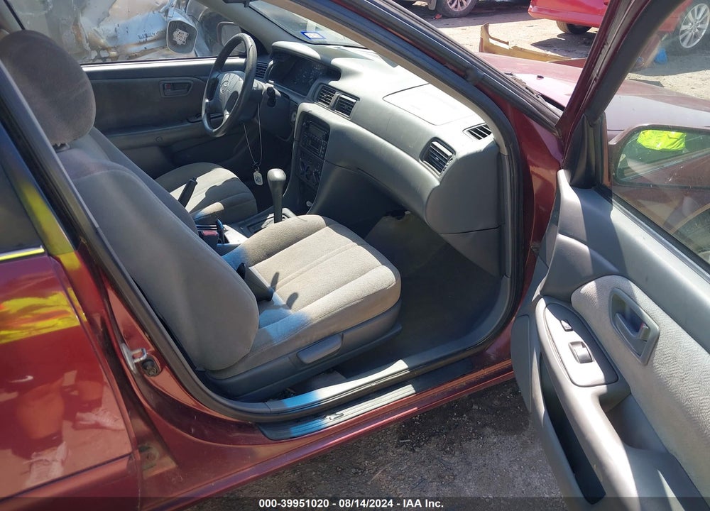 2001 TOYOTA CAMRY CE VIN: 4T1BG22K51U770912