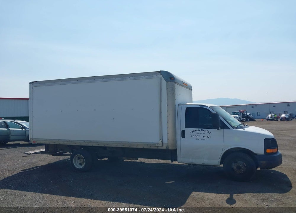 2004 GMC SAVANA CUTAWAY STANDARD W/C7L/C7N VIN: 1GDJG31U541911083