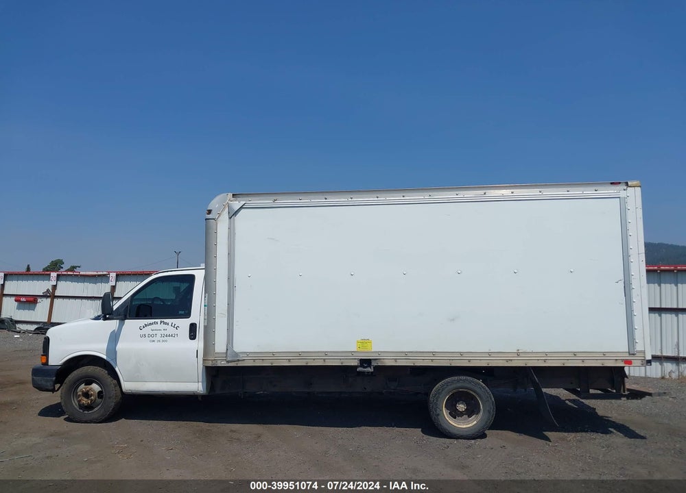 2004 GMC SAVANA CUTAWAY STANDARD W/C7L/C7N VIN: 1GDJG31U541911083