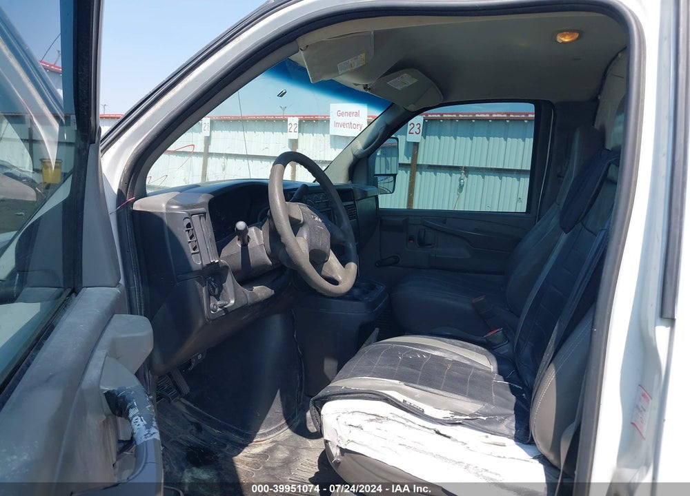2004 GMC SAVANA CUTAWAY STANDARD W/C7L/C7N VIN: 1GDJG31U541911083