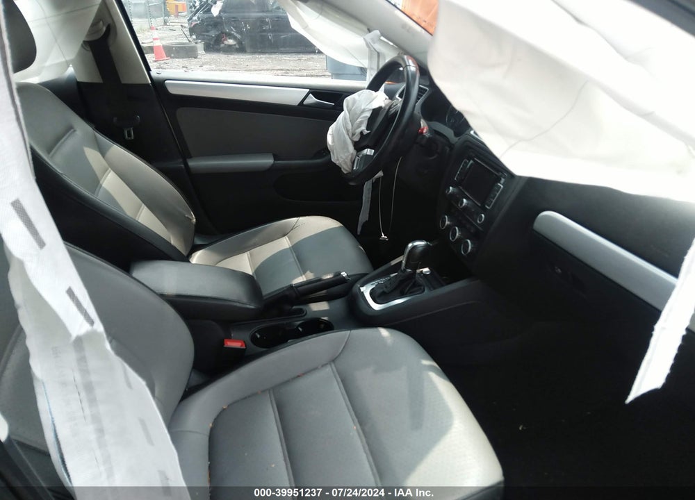 2014 VOLKSWAGEN JETTA HYBRID SEL VIN: 3VW637AJ3EM234829