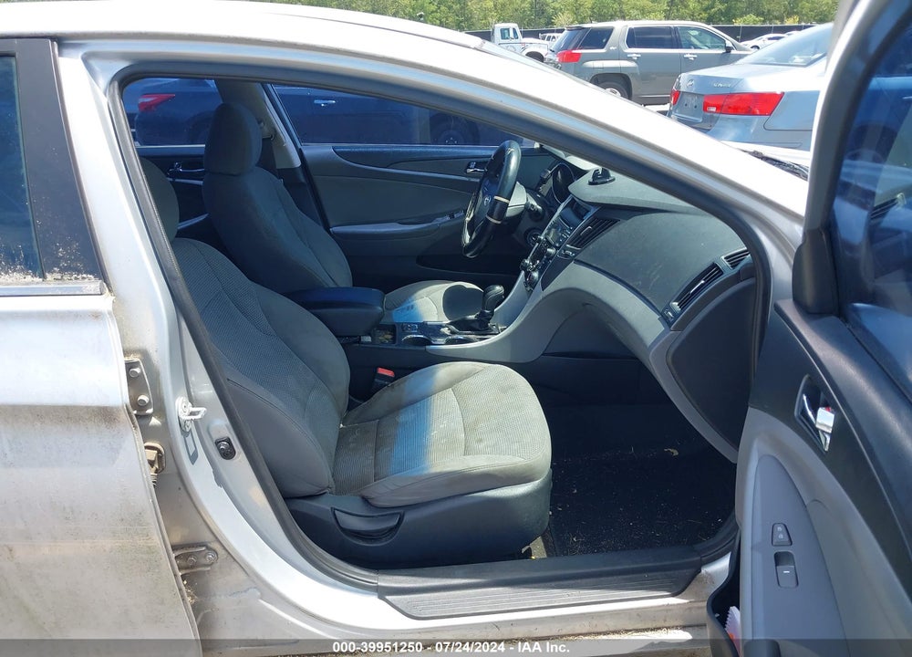 2013 HYUNDAI SONATA GLS VIN: 5NPEB4AC3DH738481