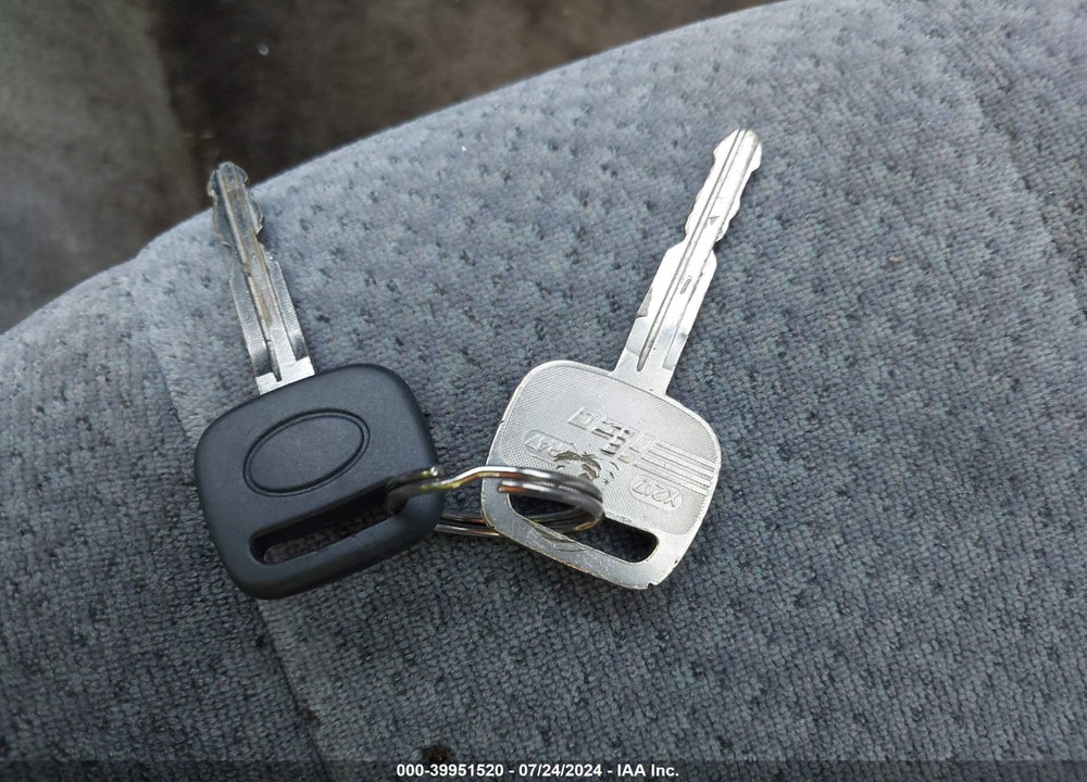 2001 TOYOTA CAMRY CE/LE/XLE VIN: 4T1BG28K71U828784