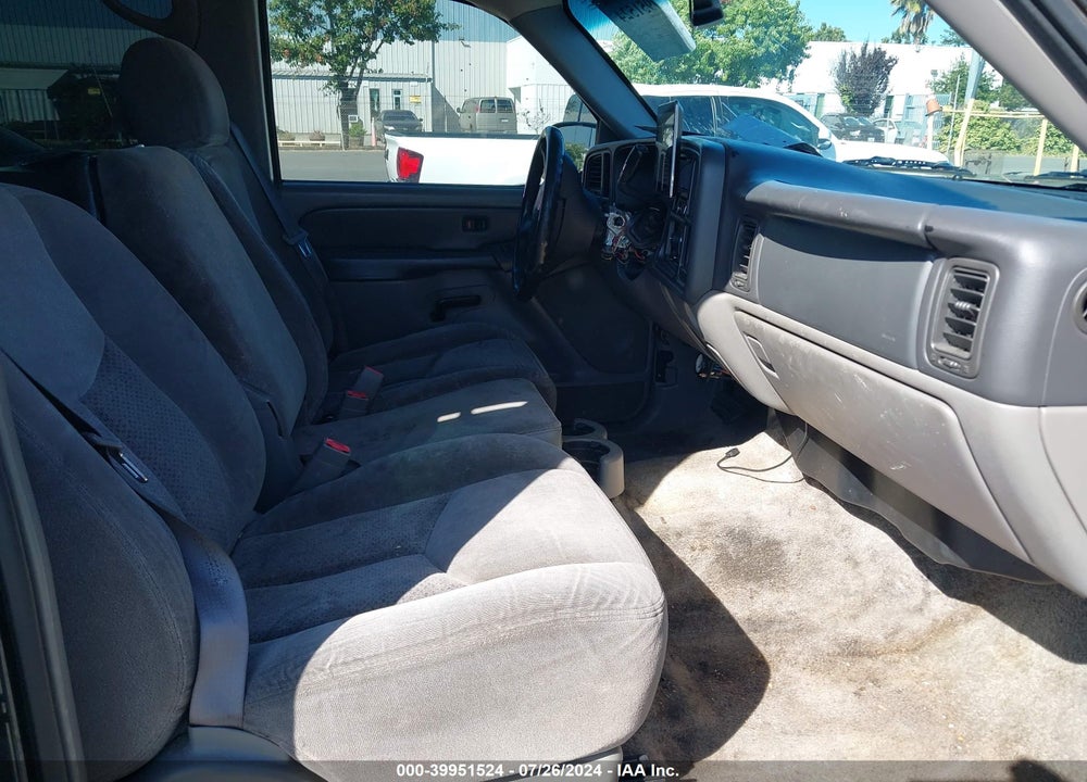 2003 CHEVROLET TAHOE LS VIN: 1GNEC13V33R151030
