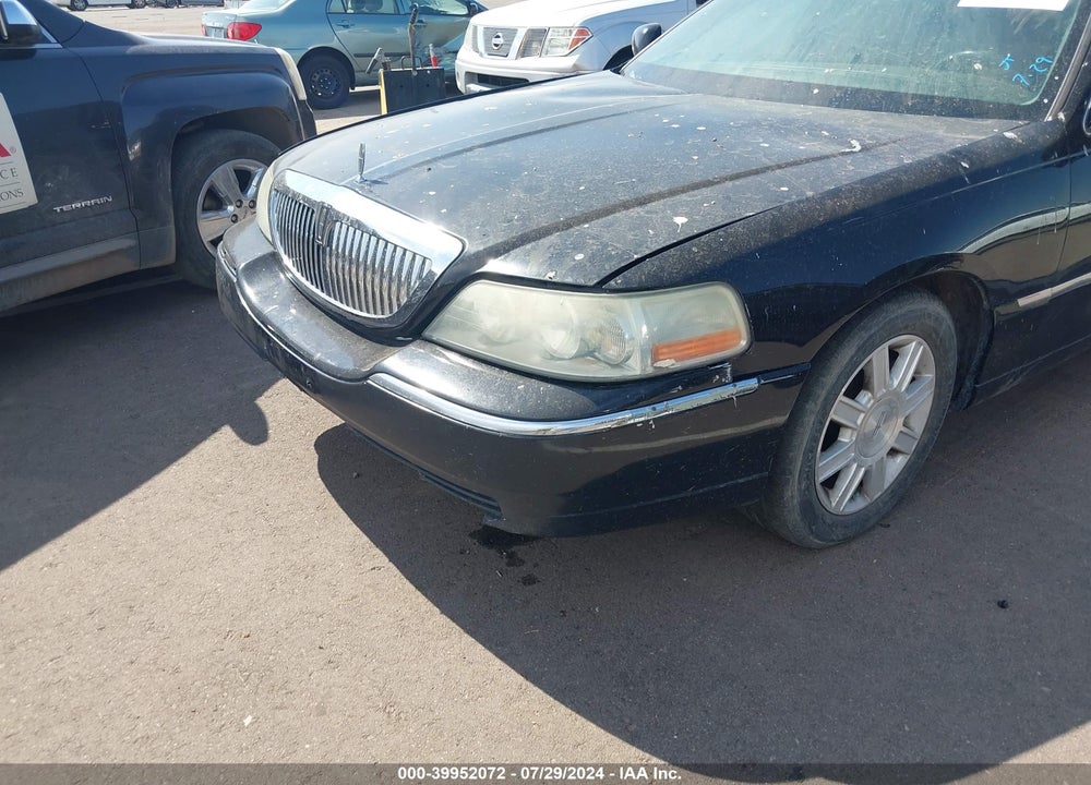 2011 LINCOLN TOWN CAR EXECUTIVE L VIN: 2LNBL8EV0BX753465