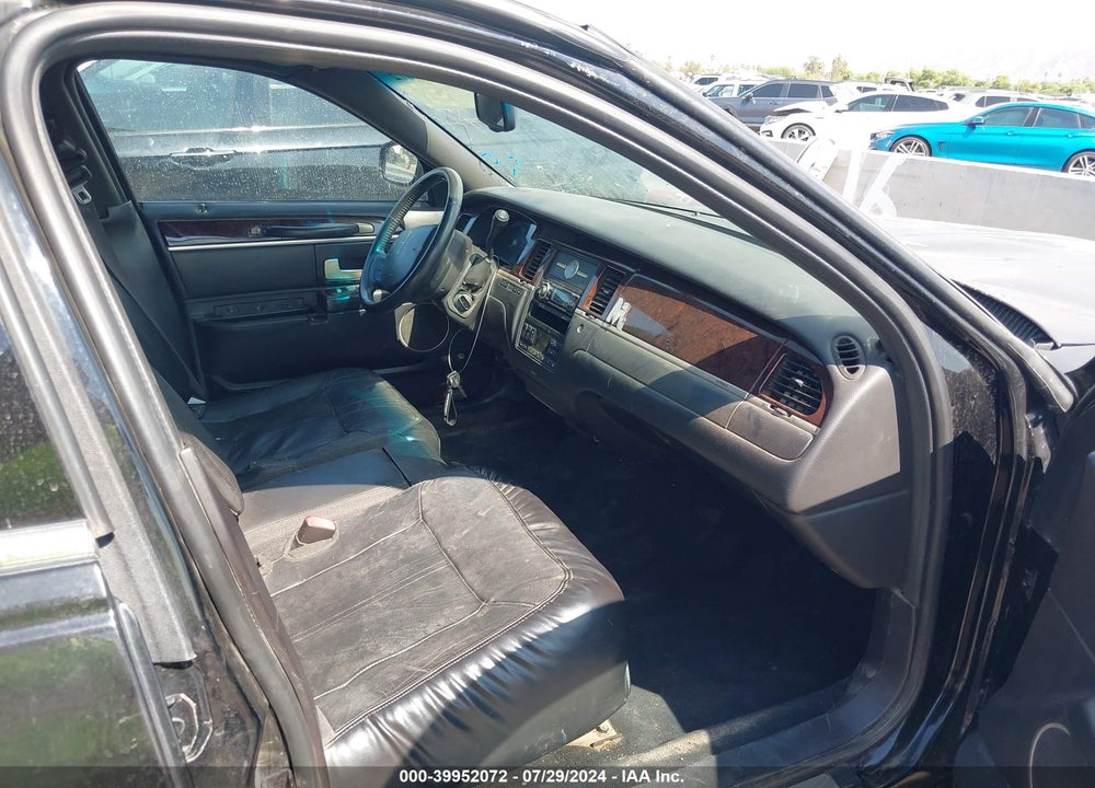 2011 LINCOLN TOWN CAR EXECUTIVE L VIN: 2LNBL8EV0BX753465