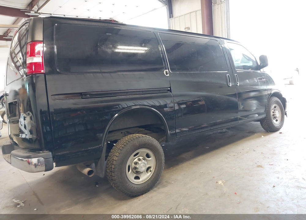2017 CHEVROLET EXPRESS 2500 VIN: 1GCWGAFF7H1140527