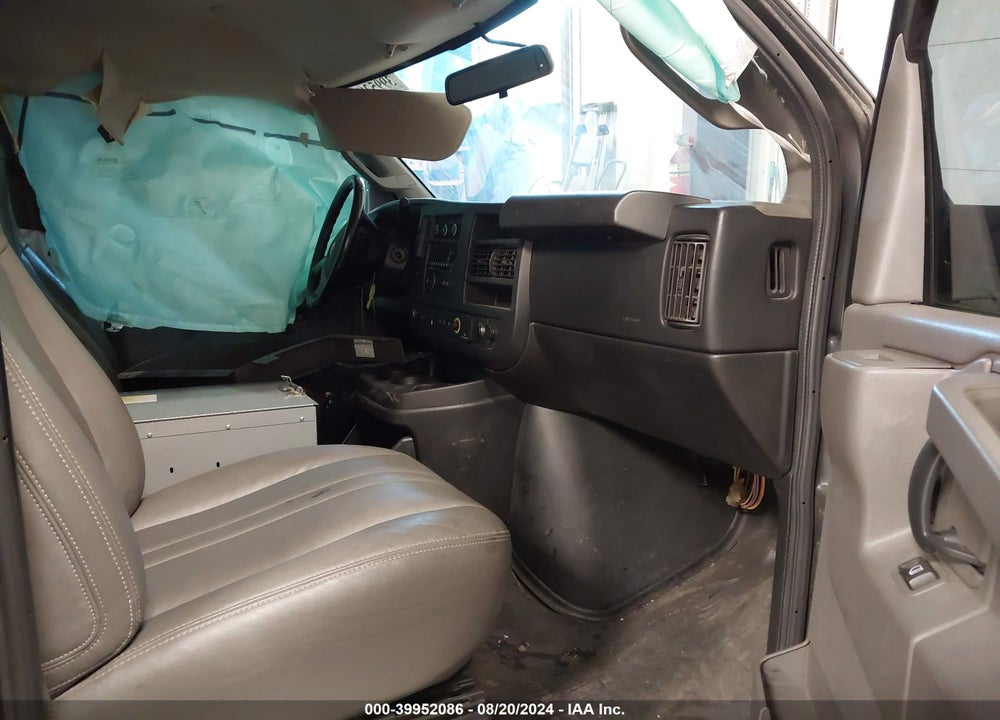 2017 CHEVROLET EXPRESS 2500 VIN: 1GCWGAFF7H1140527