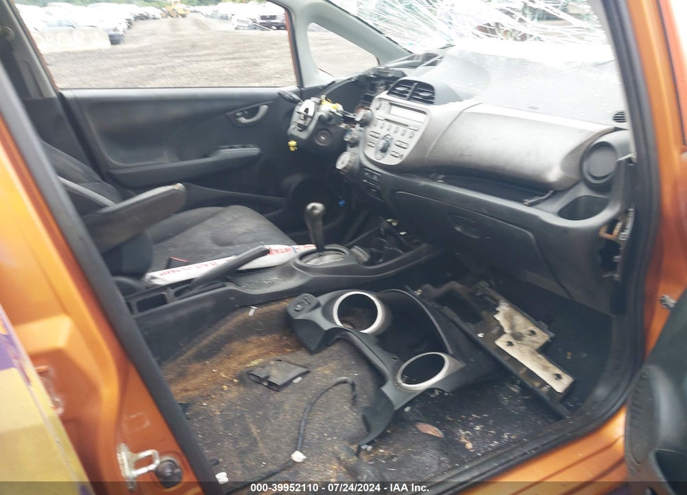 2011 HONDA FIT SPORT VIN: JHMGE8H51BC014598