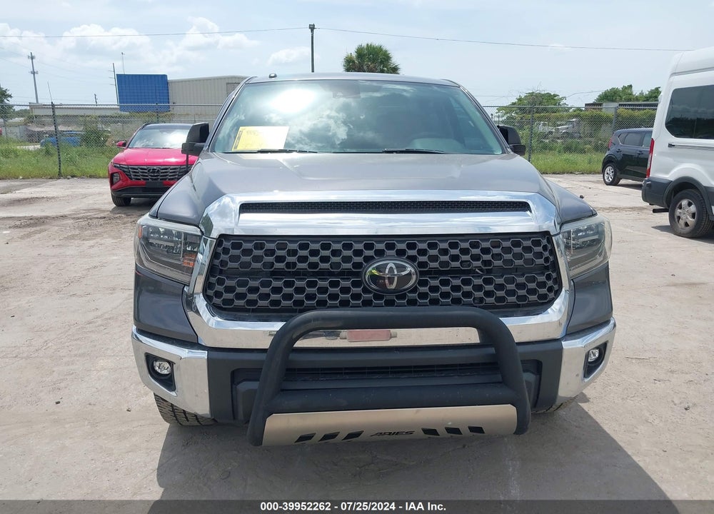 2018 TOYOTA TUNDRA SR5 5.7L V8 VIN: 5TFDW5F11JX769323