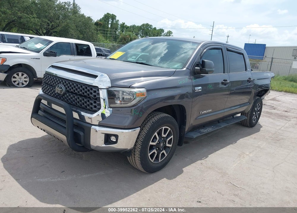 2018 TOYOTA TUNDRA SR5 5.7L V8 VIN: 5TFDW5F11JX769323
