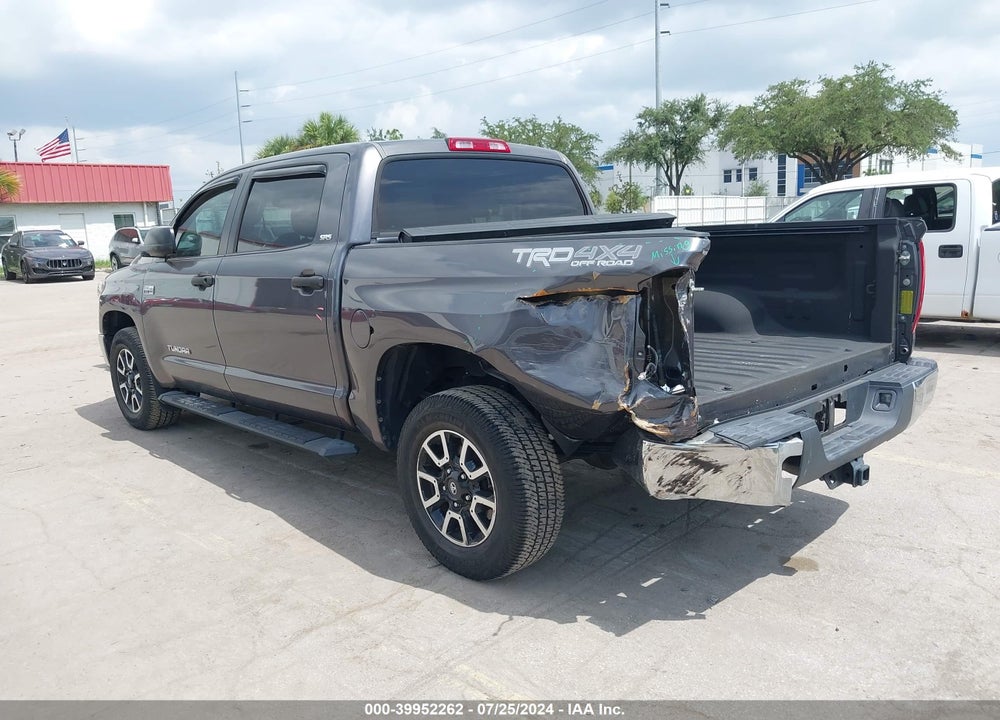 2018 TOYOTA TUNDRA SR5 5.7L V8 VIN: 5TFDW5F11JX769323