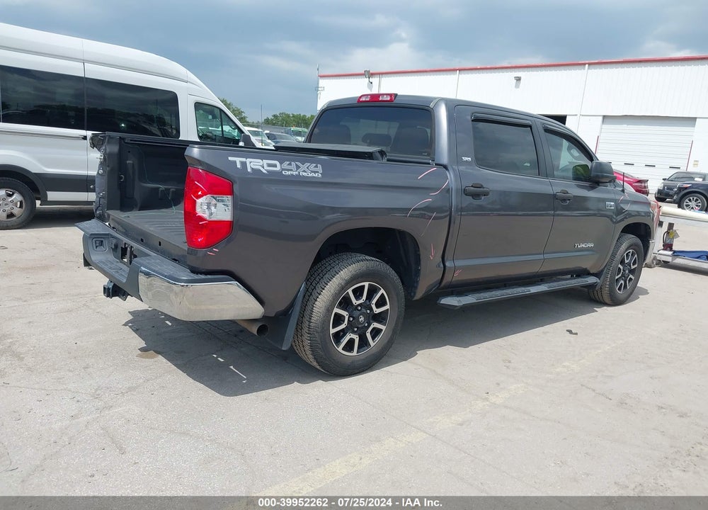 2018 TOYOTA TUNDRA SR5 5.7L V8 VIN: 5TFDW5F11JX769323