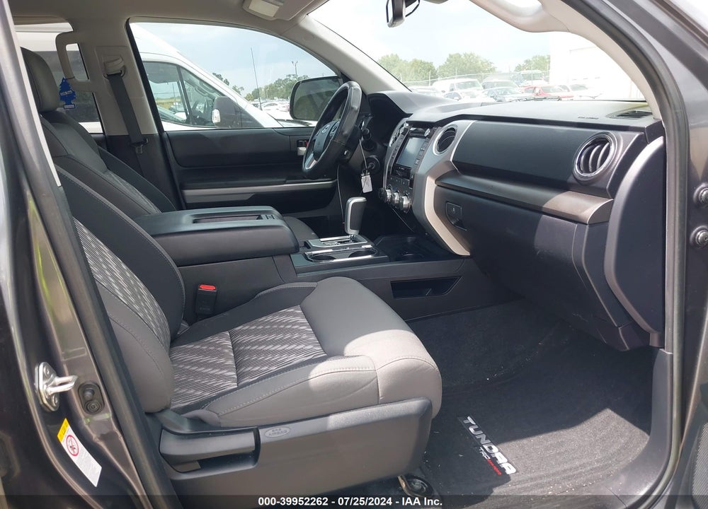 2018 TOYOTA TUNDRA SR5 5.7L V8 VIN: 5TFDW5F11JX769323