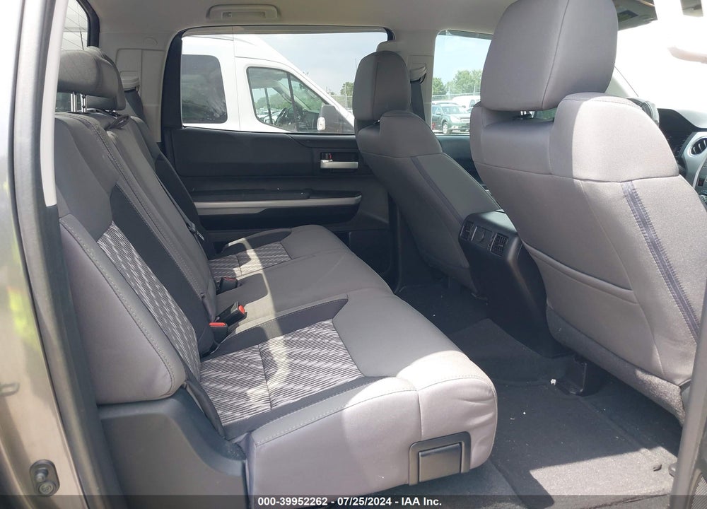 2018 TOYOTA TUNDRA SR5 5.7L V8 VIN: 5TFDW5F11JX769323