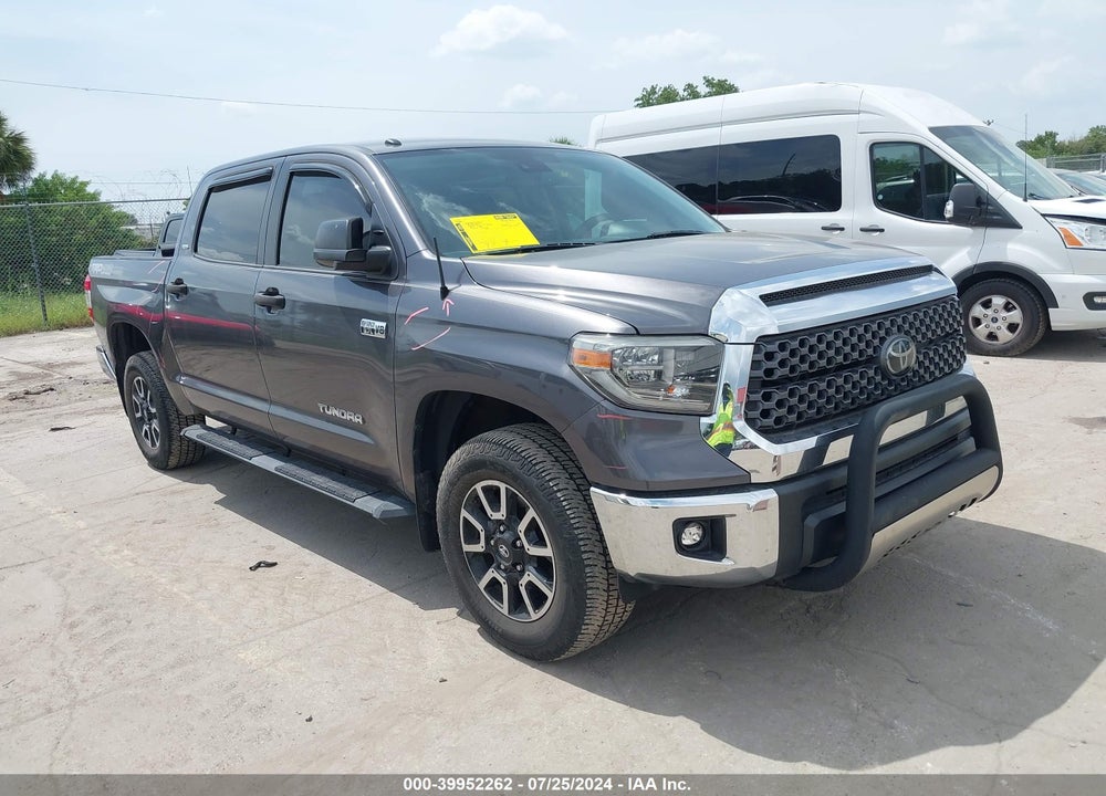 2018 TOYOTA TUNDRA SR5 5.7L V8 VIN: 5TFDW5F11JX769323