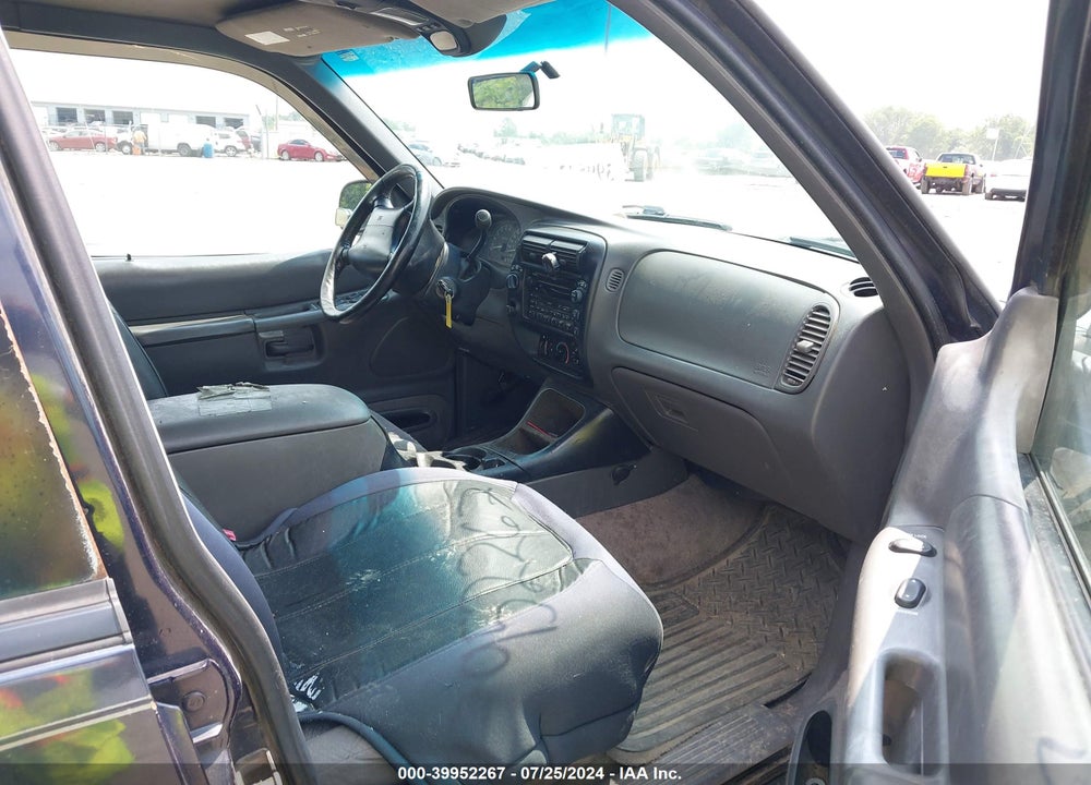 2000 FORD EXPLORER XLT VIN: 1FMZU73E2YZA29515