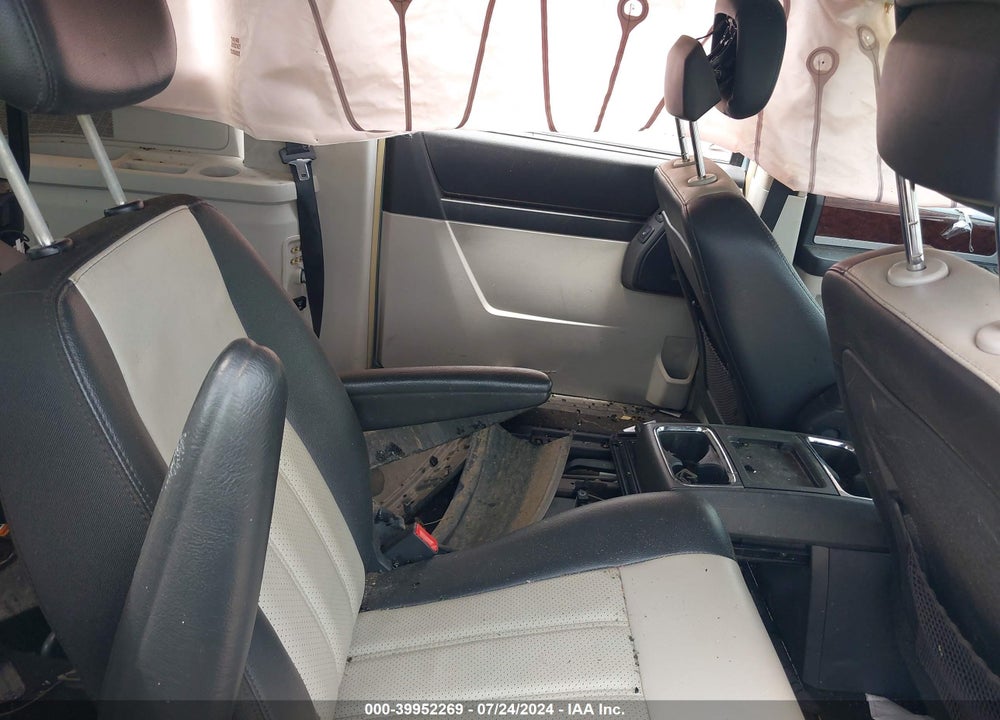 2010 CHRYSLER TOWN & COUNTRY TOURING PLUS VIN: 2A4RR8D18AR380964