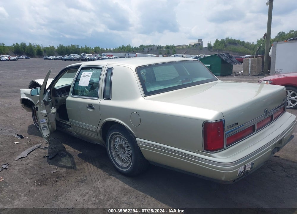1997 LINCOLN TOWN CAR SIGNATURE VIN: 1LNLM82W8VY692305