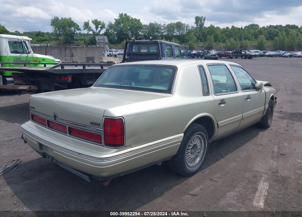 1997 LINCOLN TOWN CAR SIGNATURE VIN: 1LNLM82W8VY692305
