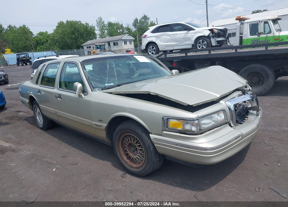 1997 LINCOLN TOWN CAR SIGNATURE VIN: 1LNLM82W8VY692305