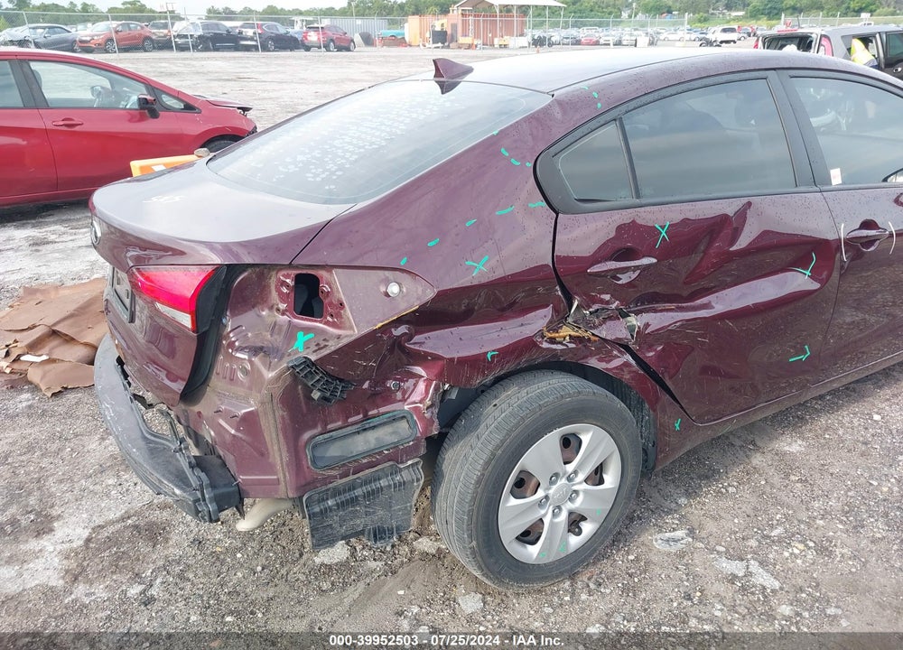 2018 KIA FORTE LX VIN: 3KPFK4A75JE258515