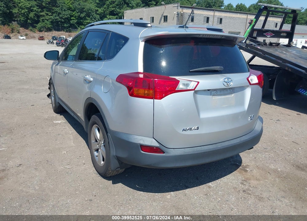 2015 TOYOTA RAV4 XLE VIN: 2T3RFREV9FW233684