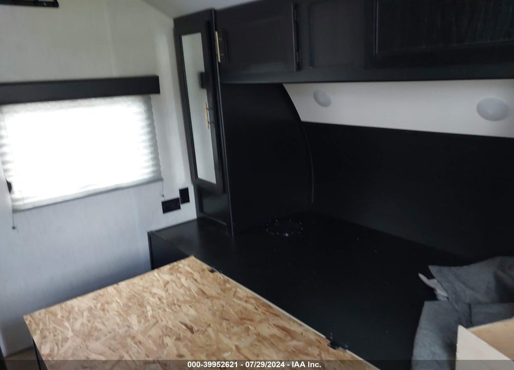 2022 FEATHERLITE CHEROKEE VIN: 4X4TCKB21NK082910