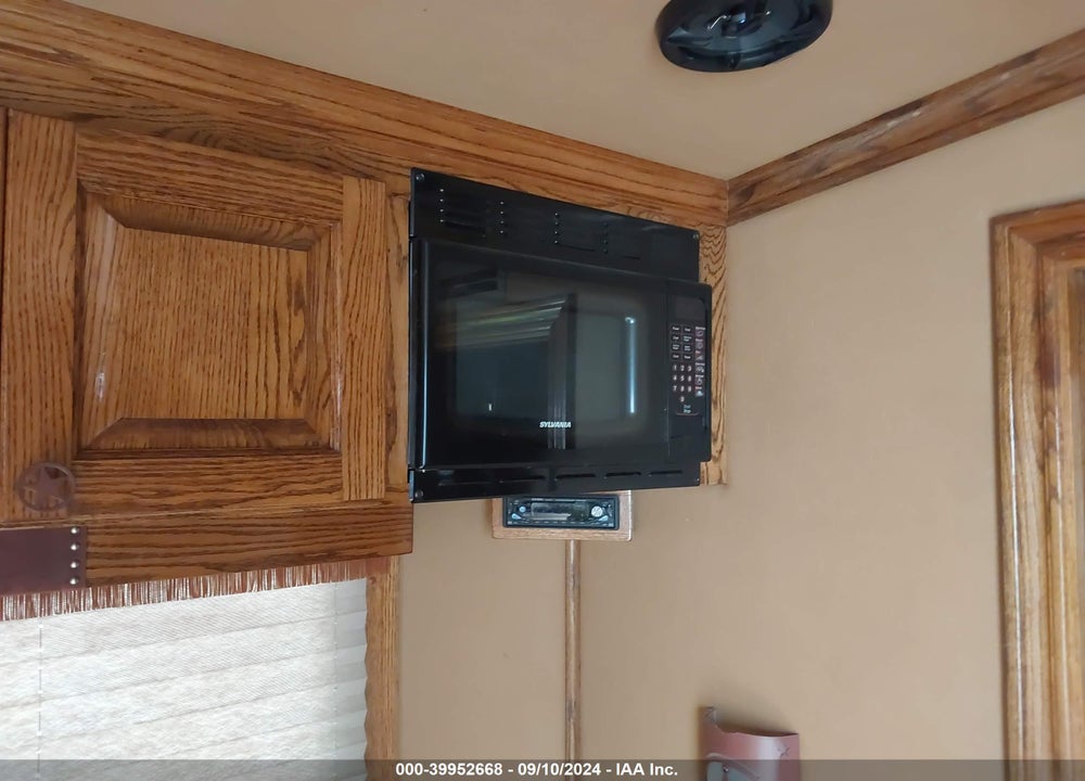2006 PLATINUM HORSE TRAILER VIN: 5HMXG242361002787