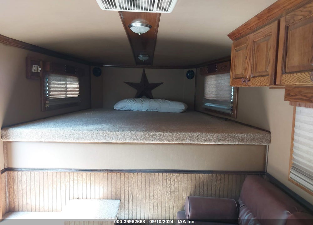 2006 PLATINUM HORSE TRAILER VIN: 5HMXG242361002787
