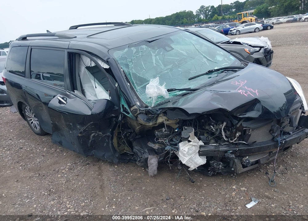 2020 TOYOTA SIENNA XLE VIN: 5TDYZ3DC7LS060471