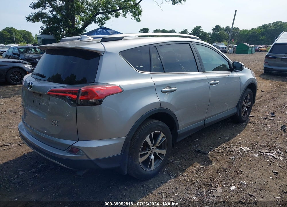 2017 TOYOTA RAV4 XLE VIN: 2T3RFREVXHW662013