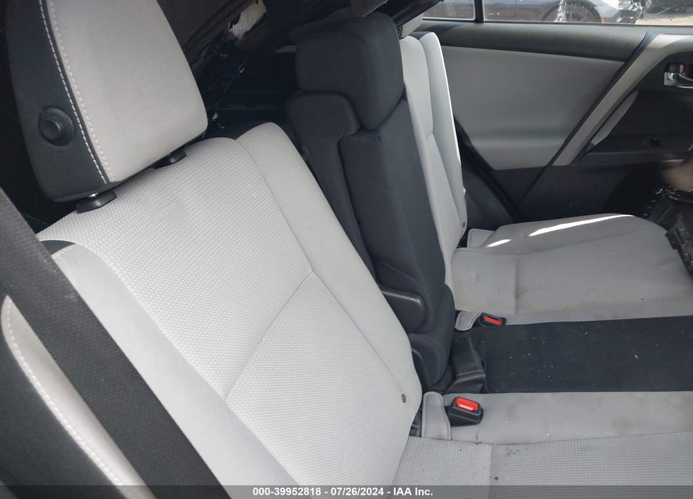 2017 TOYOTA RAV4 XLE VIN: 2T3RFREVXHW662013