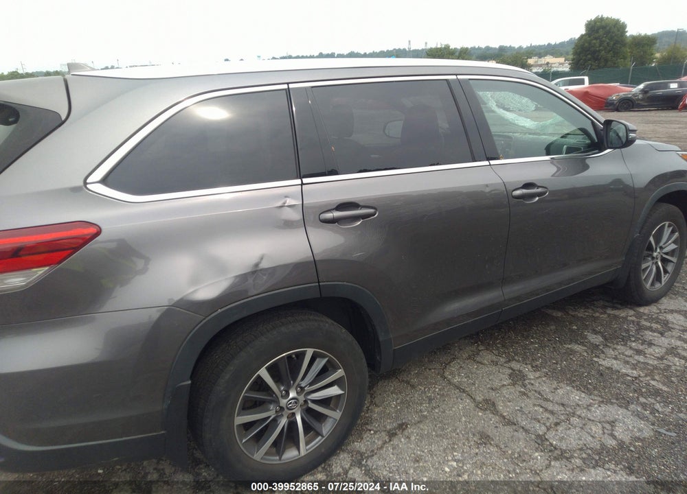 2019 TOYOTA HIGHLANDER XLE VIN: 5TDJZRFH7KS586918