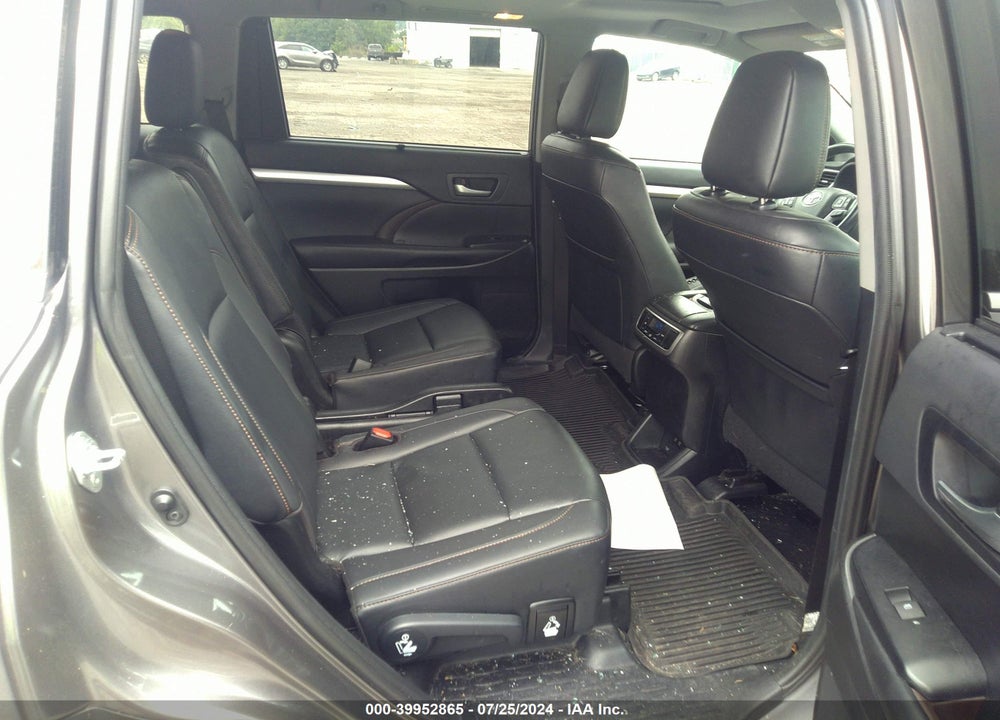 2019 TOYOTA HIGHLANDER XLE VIN: 5TDJZRFH7KS586918