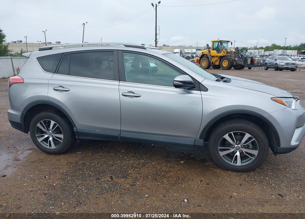 2018 TOYOTA RAV4 ADVENTURE/XLE VIN: 2T3WFREV0JW411414