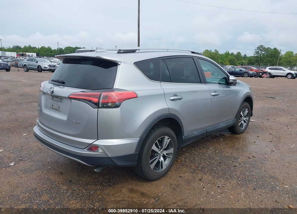 2018 TOYOTA RAV4 ADVENTURE/XLE VIN: 2T3WFREV0JW411414